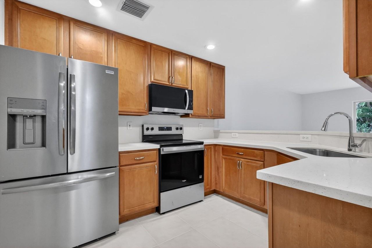 16218 Sierra Palms Dr - Photo 5 of 42
