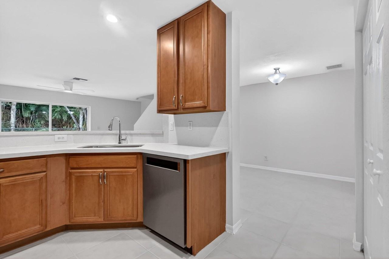 16218 Sierra Palms Dr - Photo 6 of 42