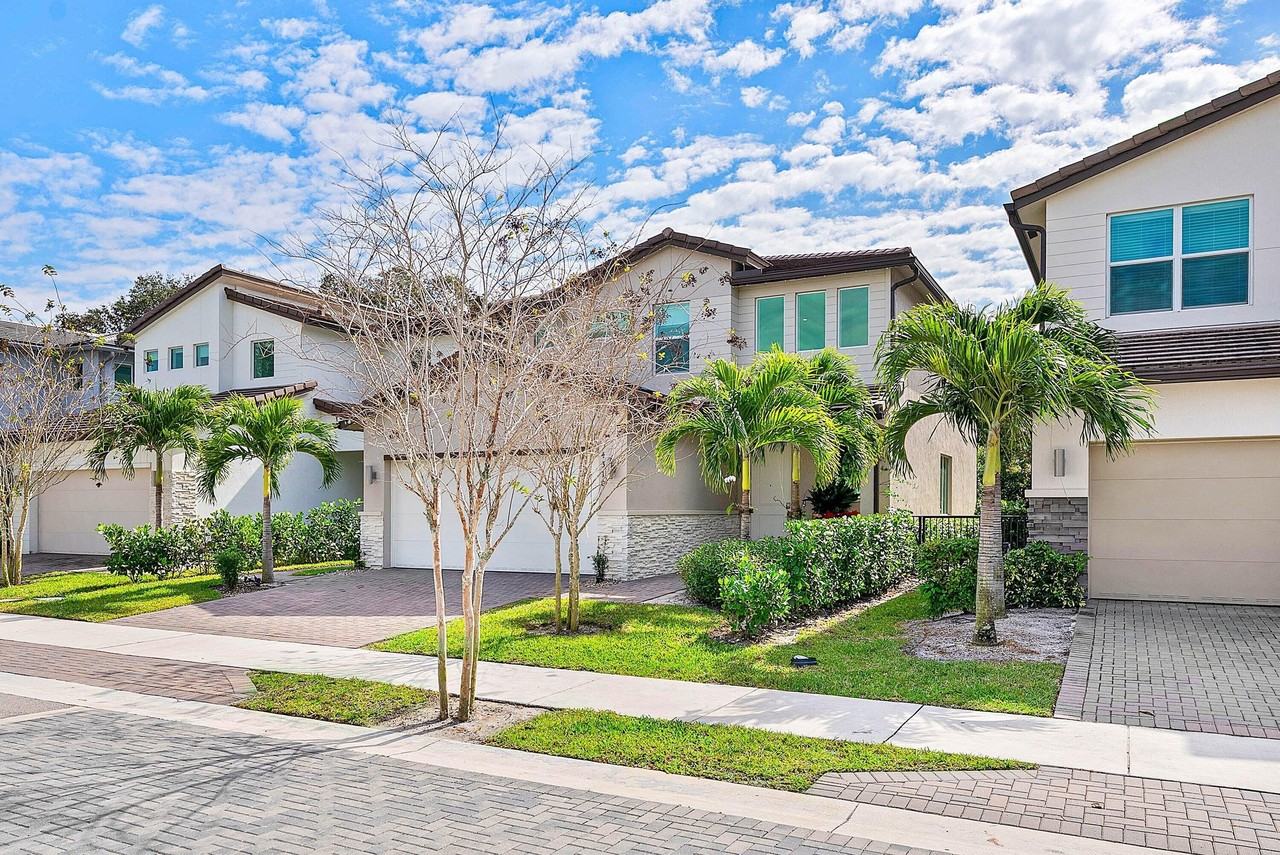 4310 Buttonwood Dr - Photo 4 of 50