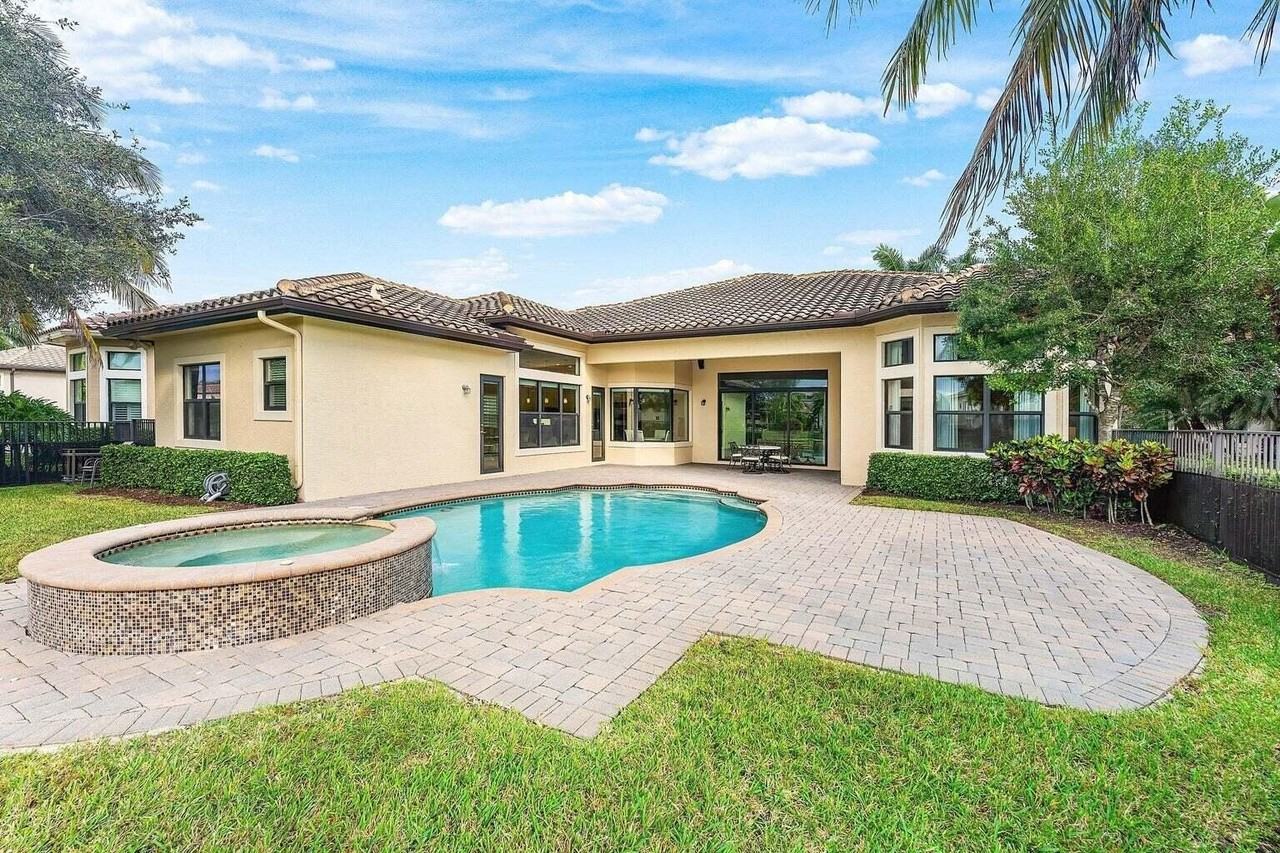 16631 Chesapeake Bay Ct - Photo 2 of 50