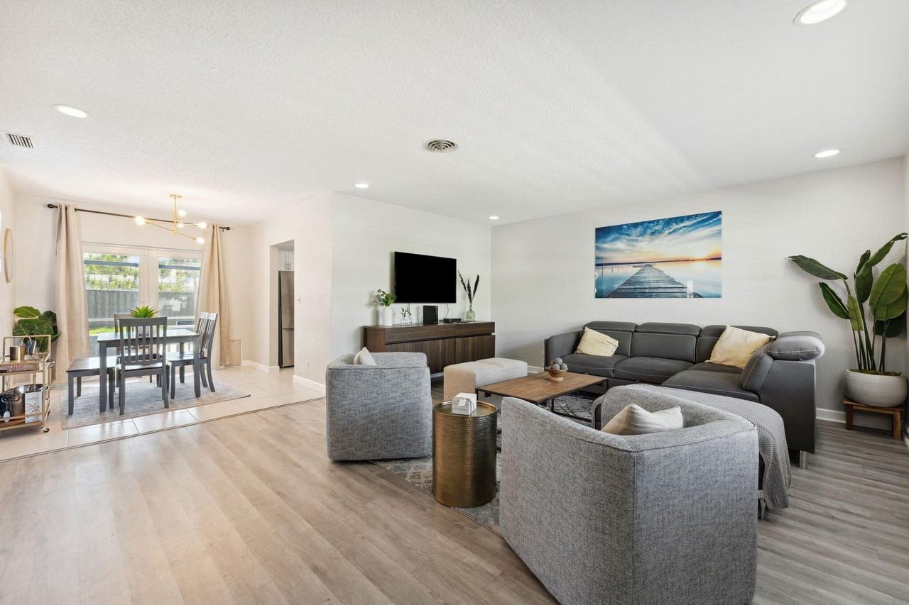 428 Se 2nd St - Photo 2 of 46