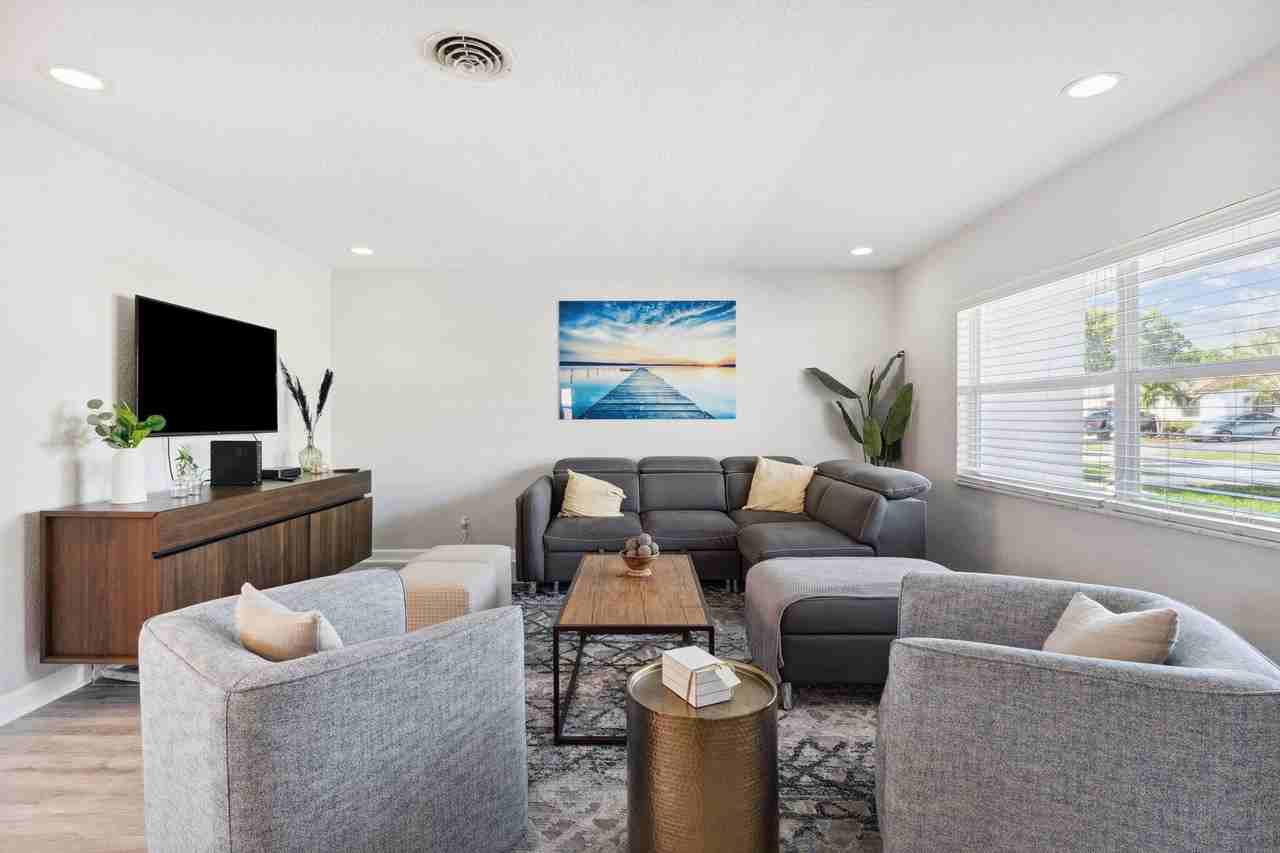 428 Se 2nd St - Photo 3 of 46