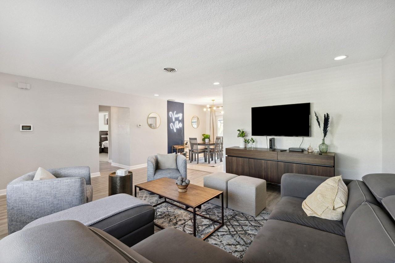 428 Se 2nd St - Photo 5 of 46