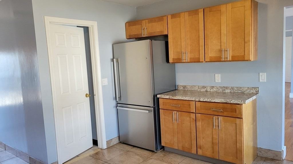 96 Pleasant St - Photo 3 of 25