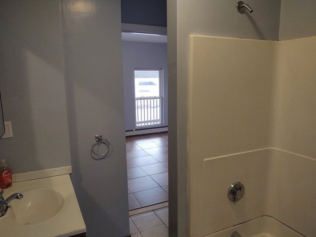 96 Pleasant St - Photo 6 of 25