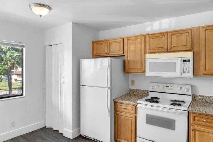 7951 Southgate Blvd Apt F9 - Photo 3 of 20