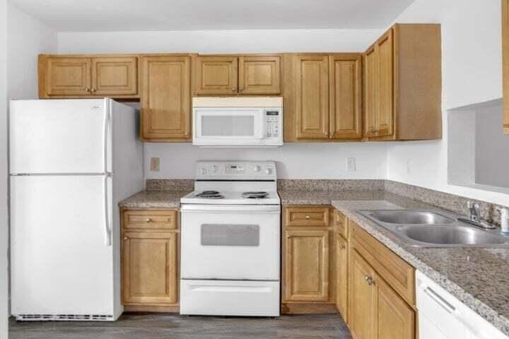 7951 Southgate Blvd Apt F9 - Photo 5 of 20