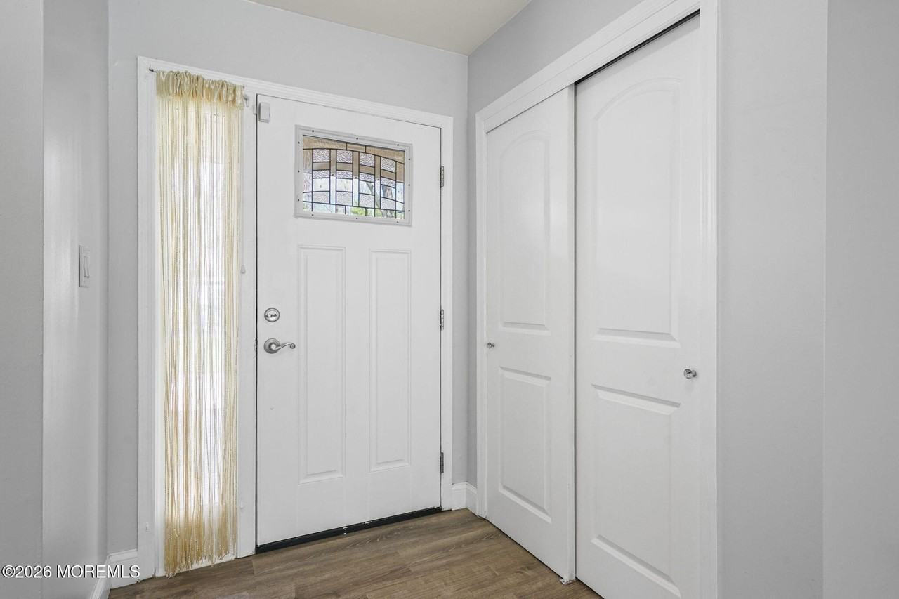 6 Rockwell Cir - Photo 3 of 32