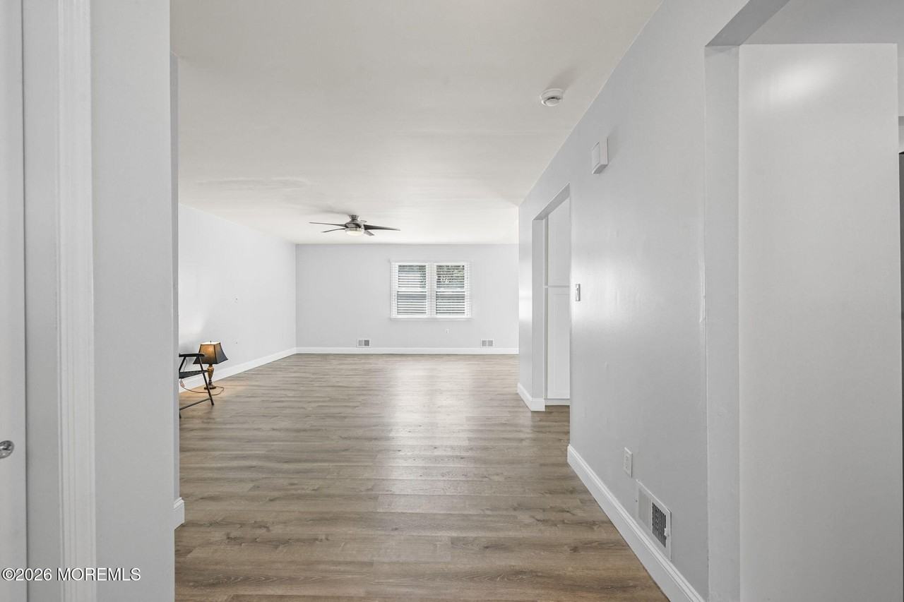 6 Rockwell Cir - Photo 4 of 32