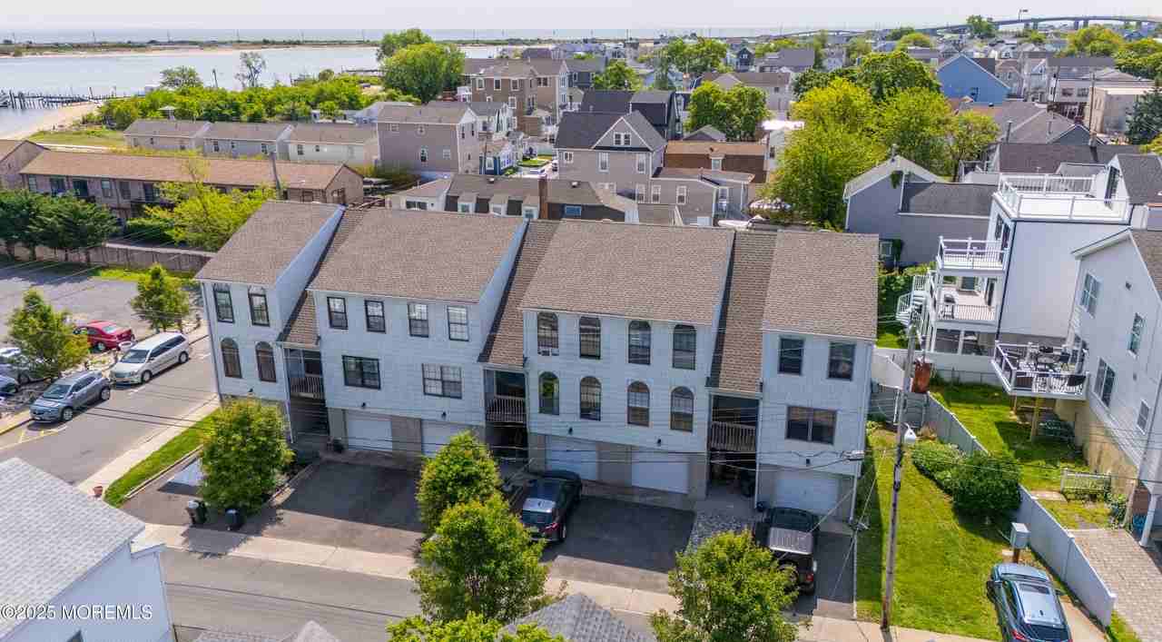 20 Cedar St - Photo 3 of 26