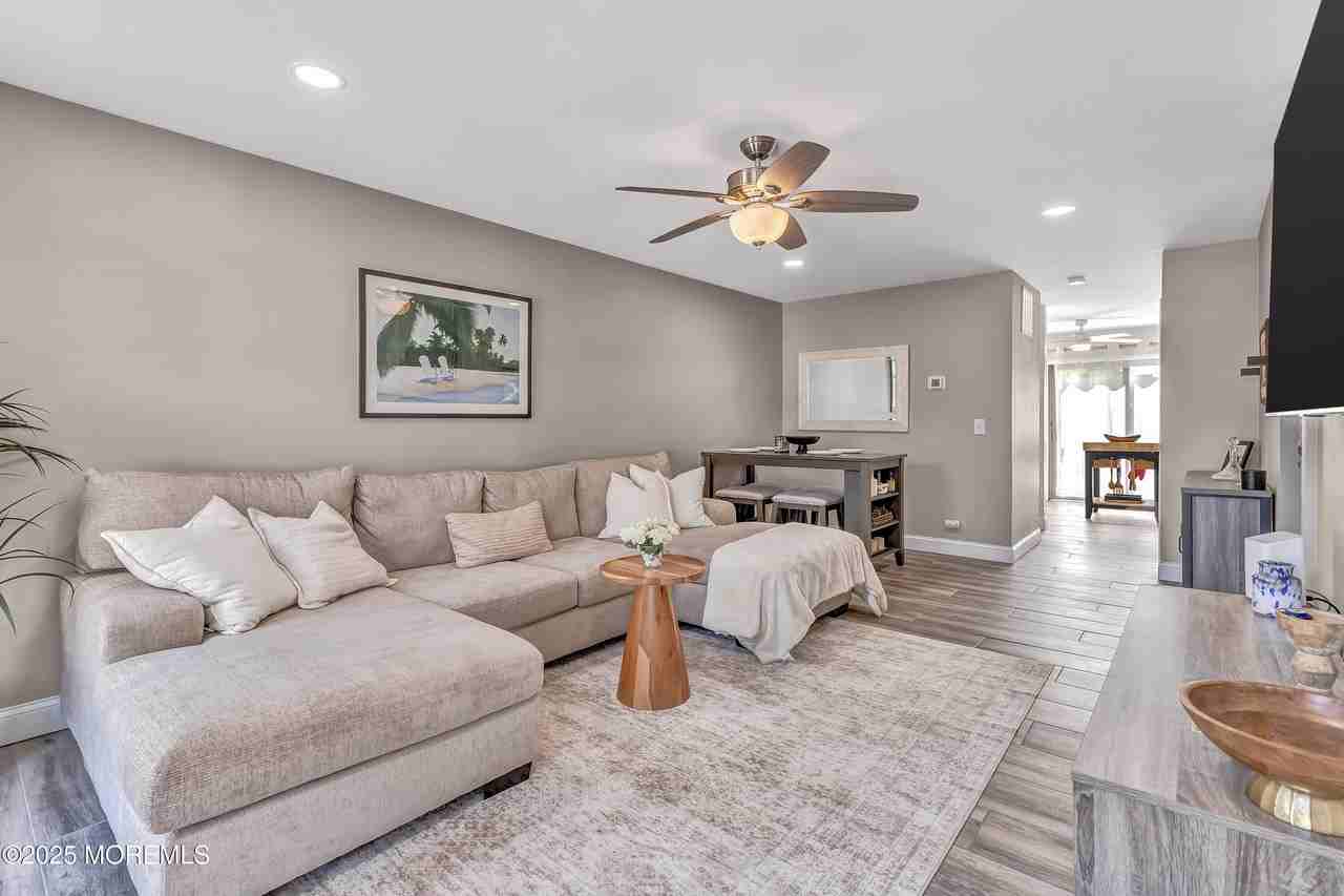 20 Cedar St - Photo 7 of 26