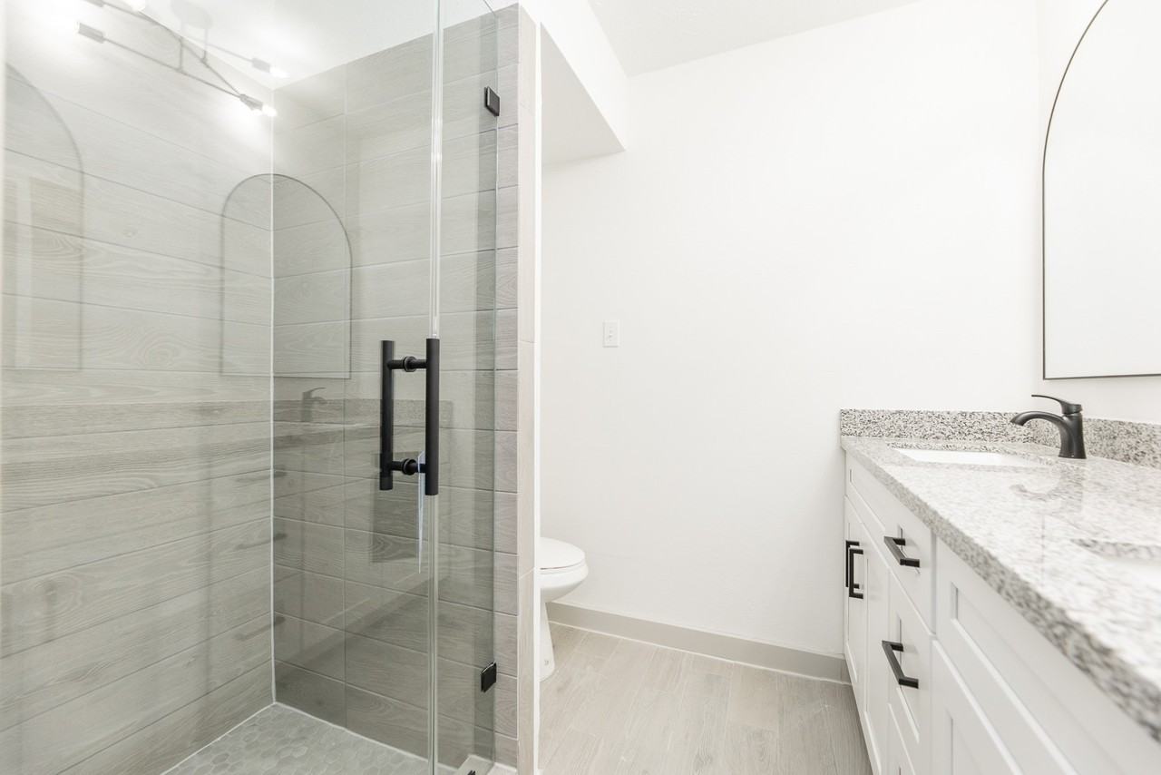 7115 Falling Waters Dr - Photo 2 of 30