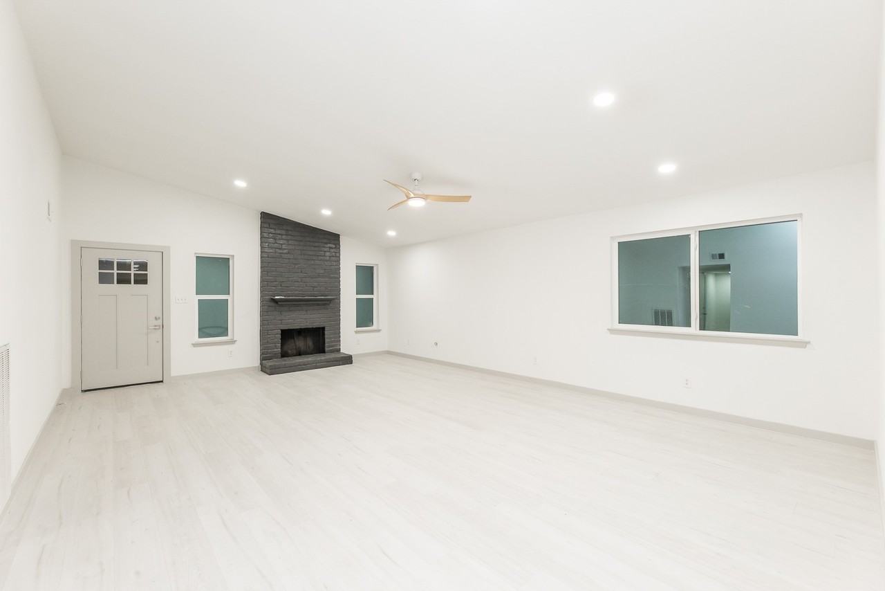 7115 Falling Waters Dr - Photo 7 of 30