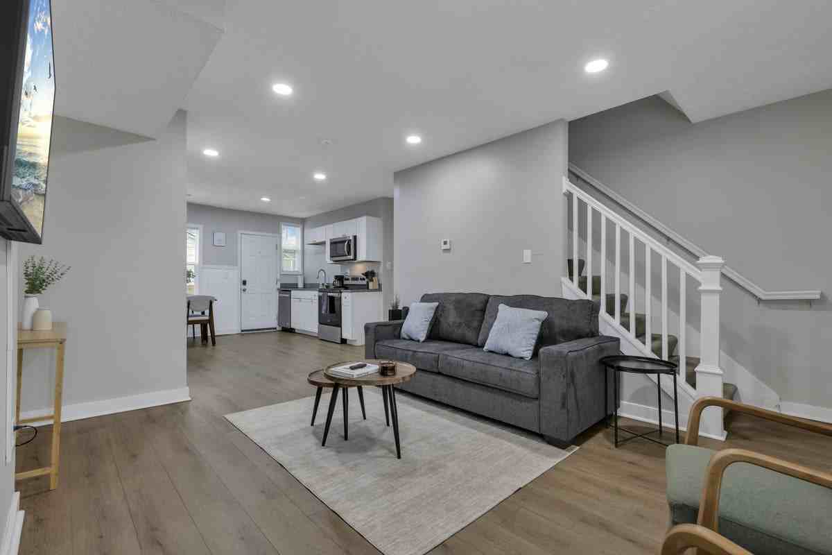 365 S 17th St - Photo 3 of 46