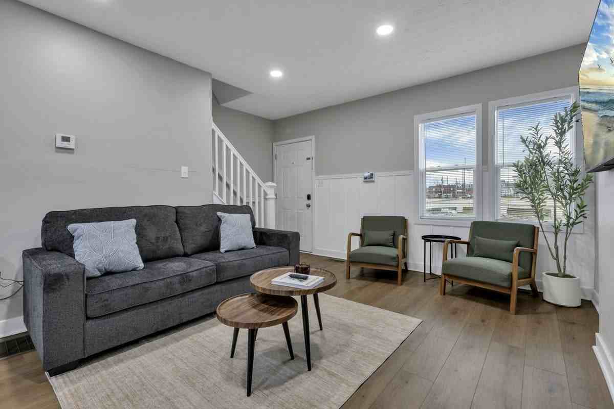 365 S 17th St - Photo 6 of 46