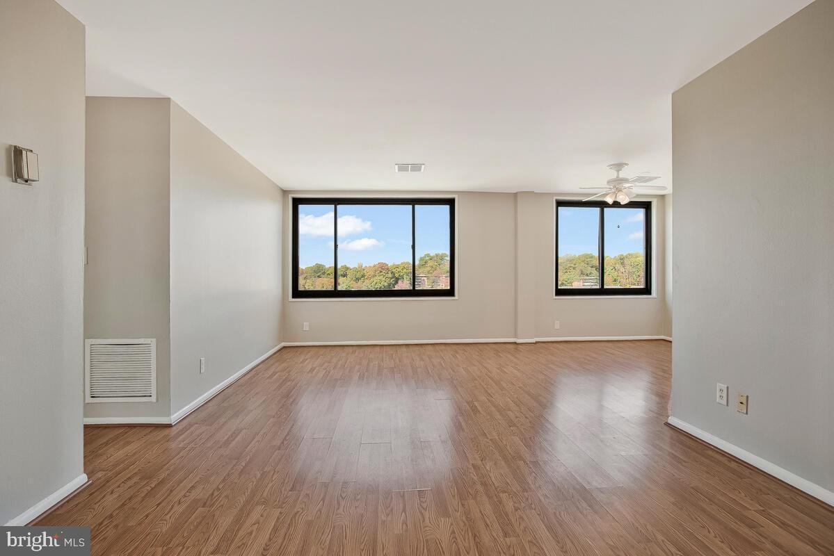 3450 Toledo Ter - Photo 5 of 17