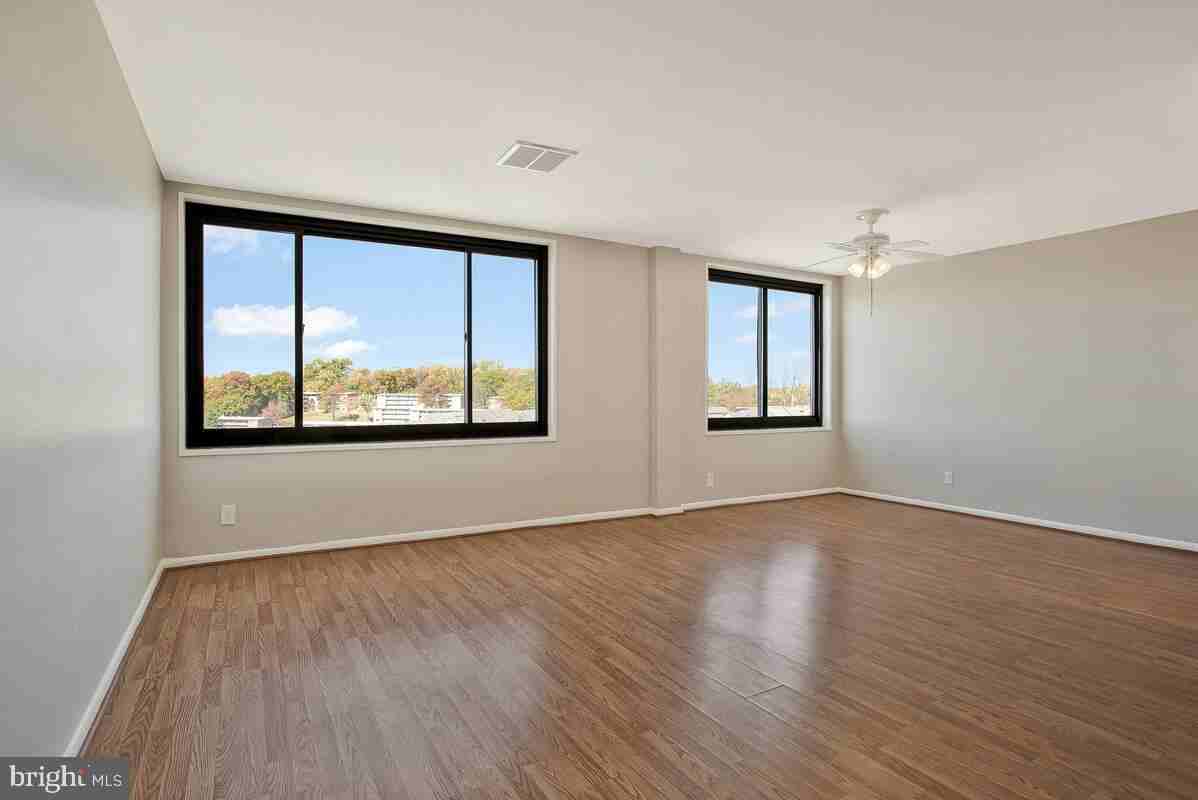 3450 Toledo Ter - Photo 6 of 17