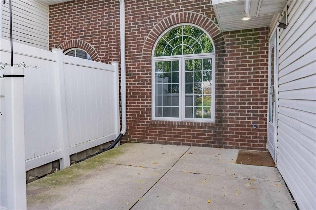 1118 Larkspur Ln - Photo 4 of 31