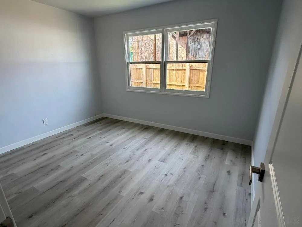 2563 L St - Photo 5 of 7