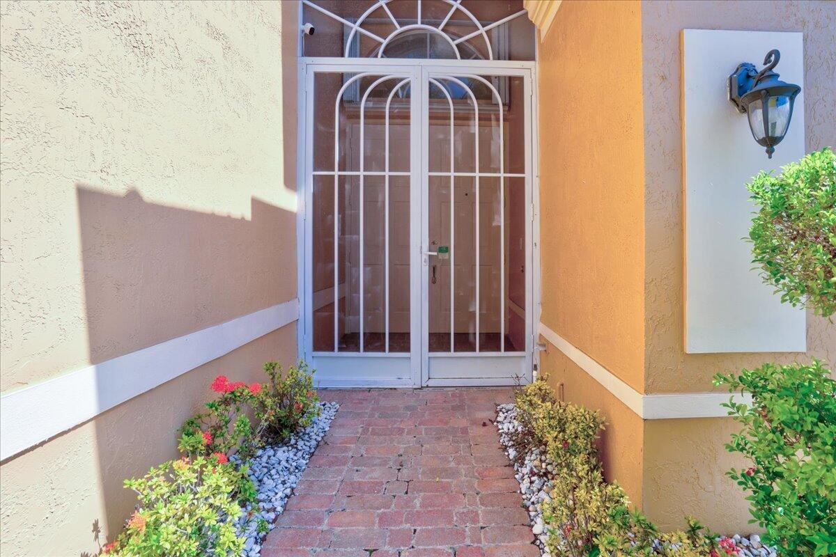 15323 Fiorenza Cir - Photo 4 of 43