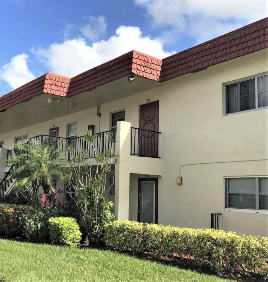 19 Abbey Ln ##206 - Photo 2 of 12