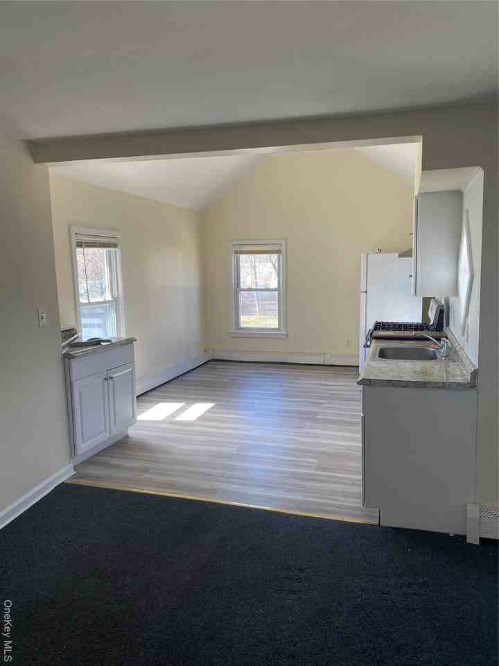 96 River Ave - Photo 3 of 10