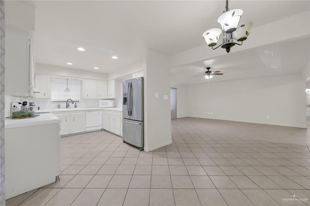 2039 Umar Ave - Photo 4 of 13