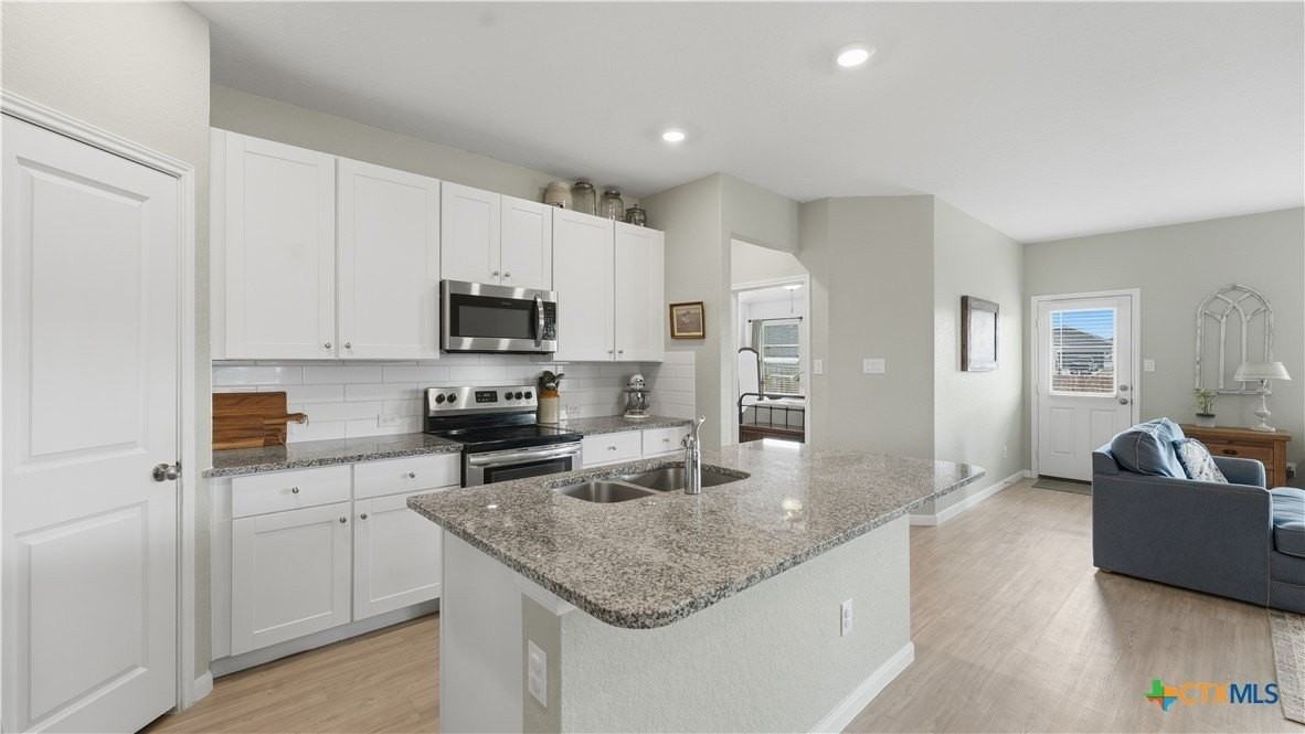 2717A San Martin Ln - Photo 4 of 33