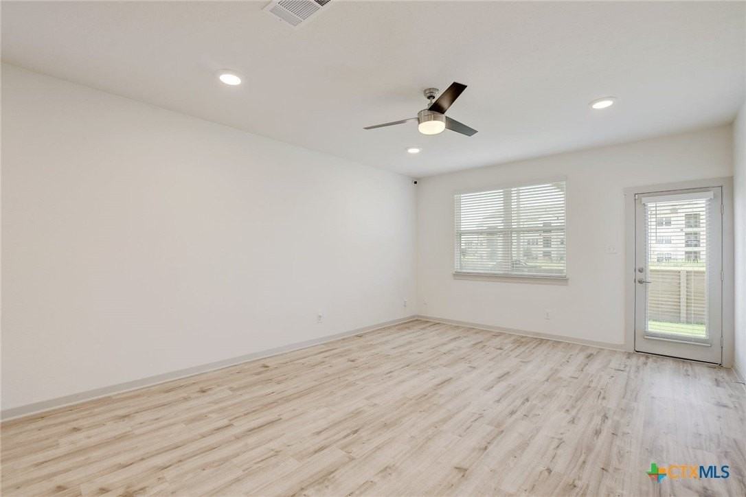 121 Fairfax Ave - Photo 4 of 23