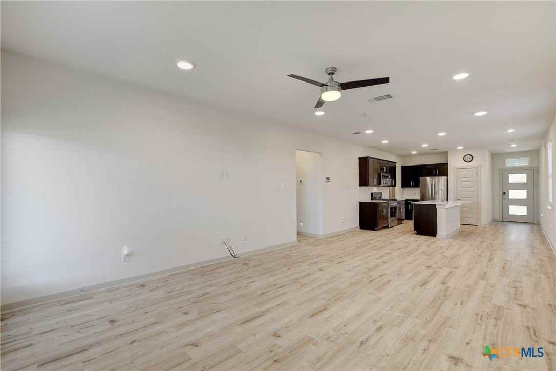 121 Fairfax Ave - Photo 5 of 23