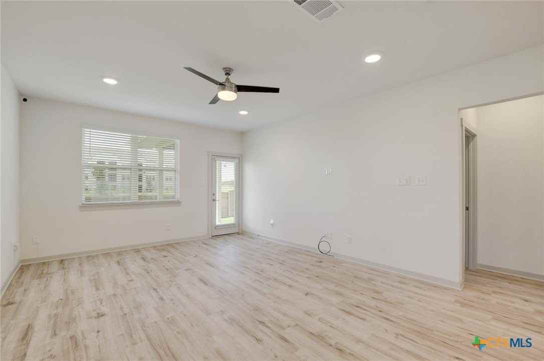 121 Fairfax Ave - Photo 6 of 23