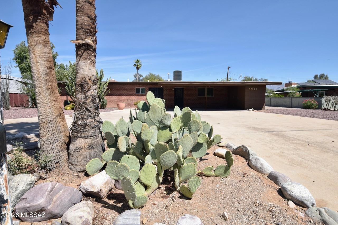 6931 E 3rd St - Photo 2 of 38