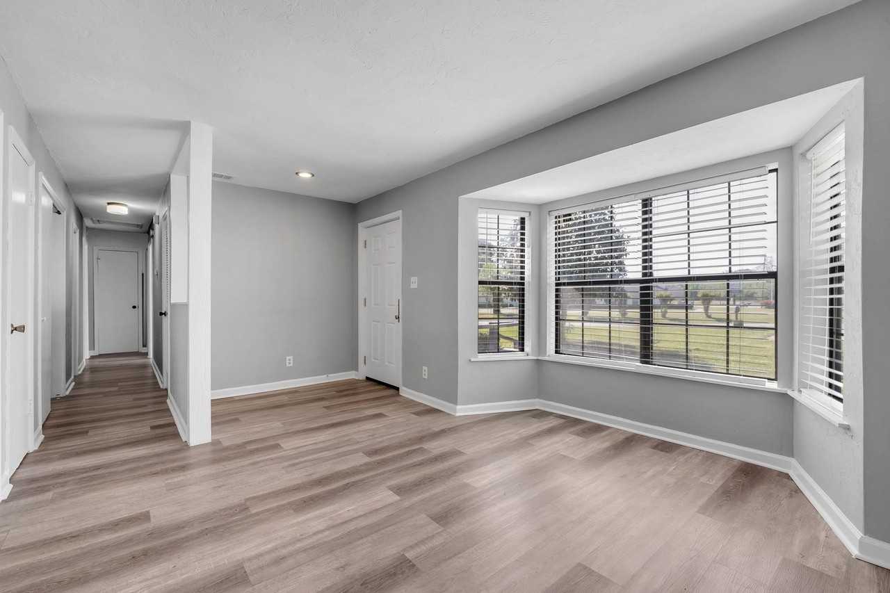 27 Sierra Rd - Photo 5 of 33