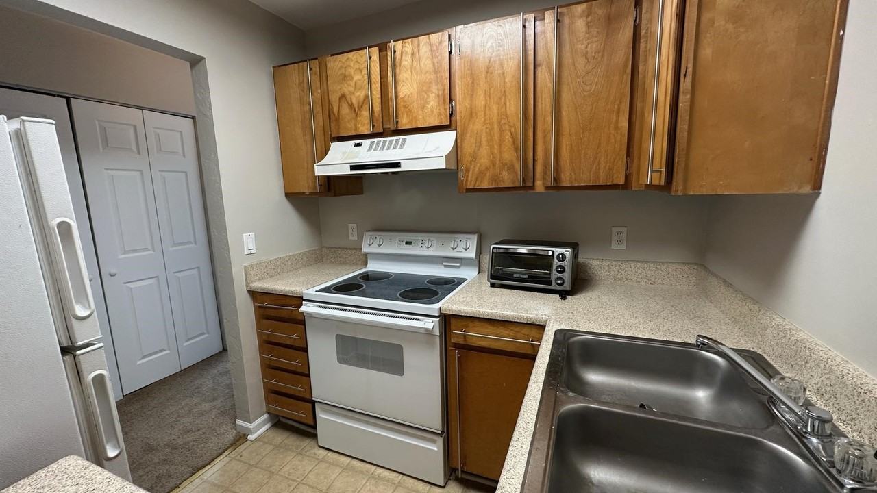 1317 Airport Dr Apt F13 - Photo 6 of 18