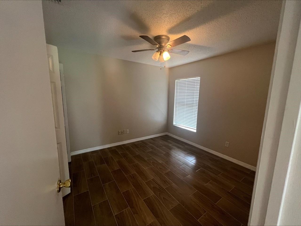 5165 Formby Dr - Photo 3 of 15