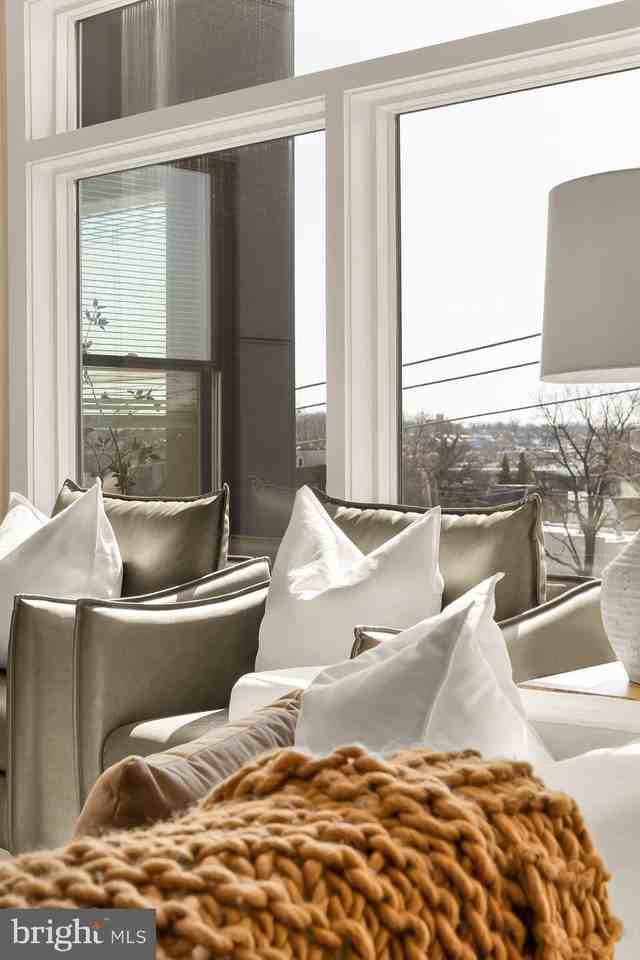 927 Kennedy St Nw #401 - Photo 4 of 34