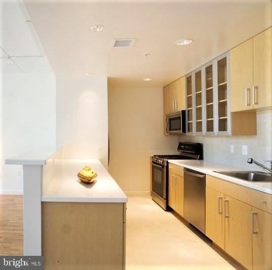 419 Ridge St Nw #B - Photo 4 of 10