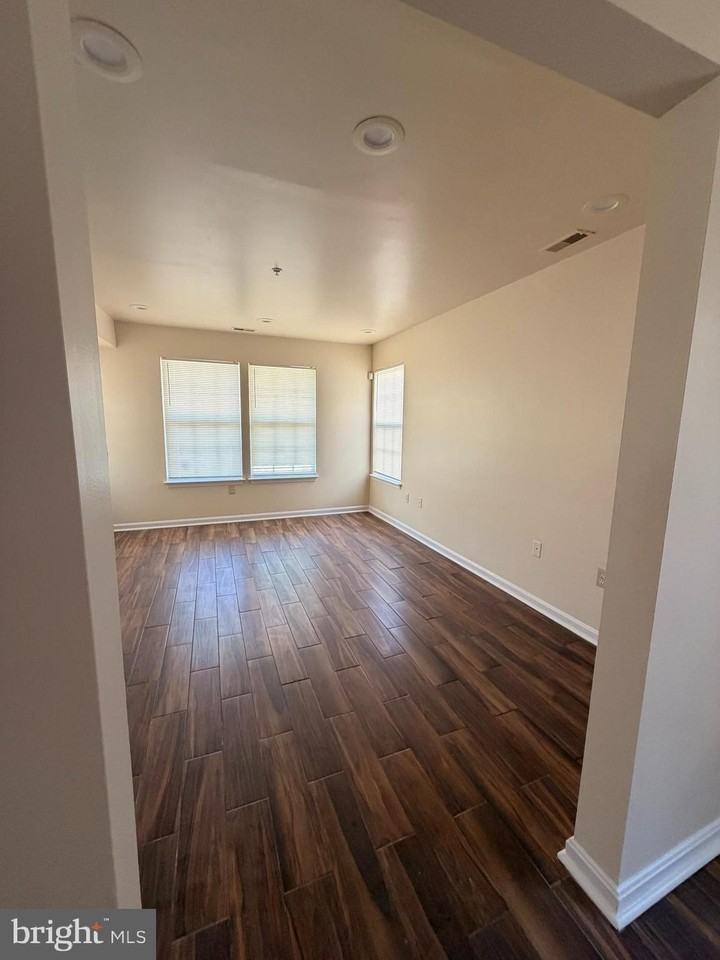 431 61st St Ne - Photo 2 of 20