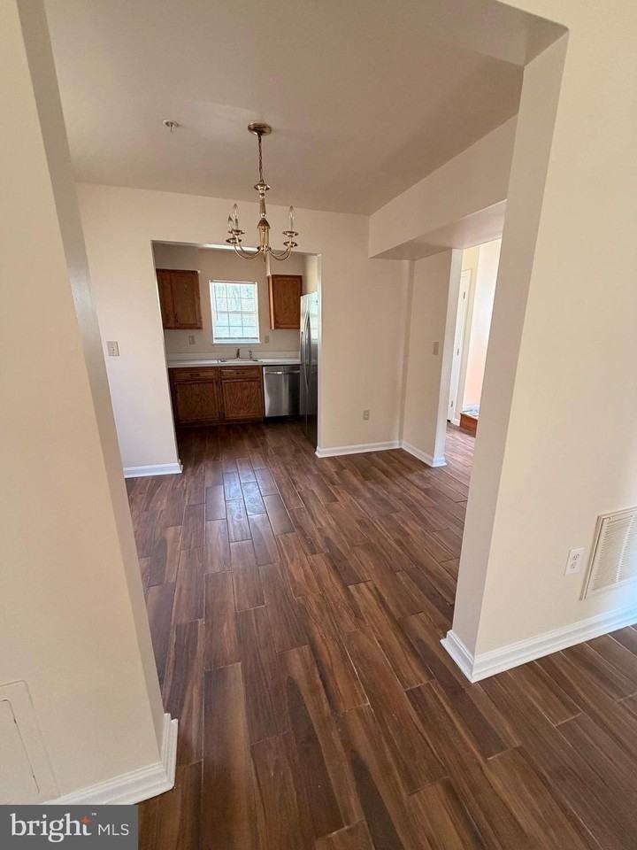 431 61st St Ne - Photo 3 of 20