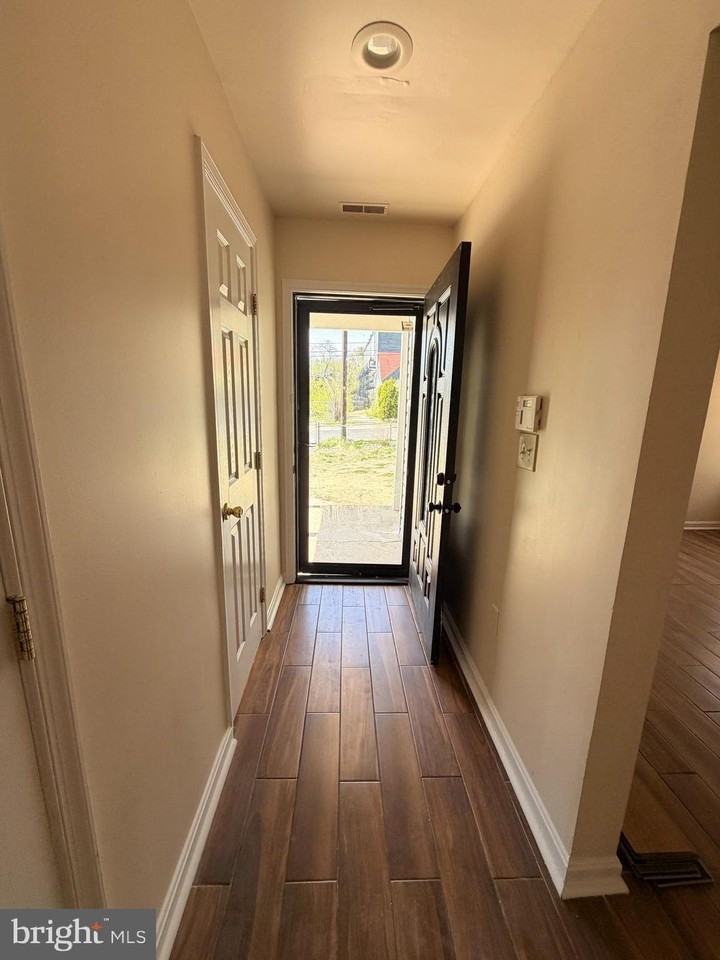 431 61st St Ne - Photo 5 of 20