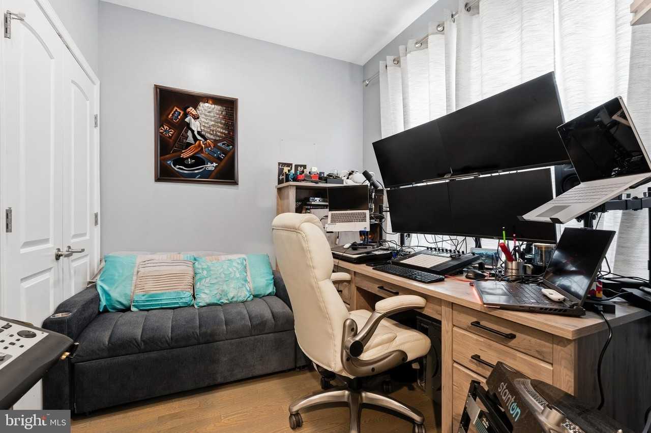 4285 S Capitol St Sw - Photo 3 of 24