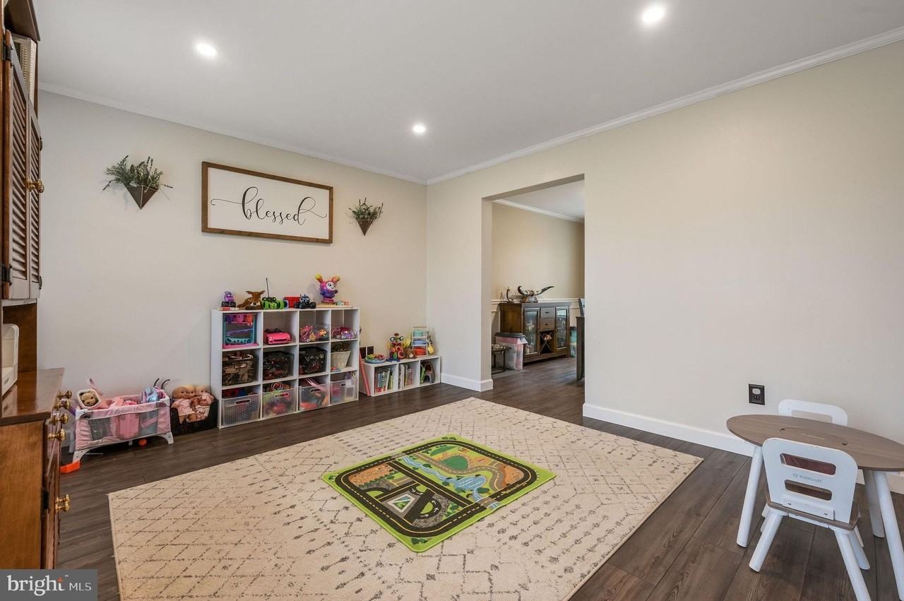 200 Eagle Crest Dr - Photo 2 of 19