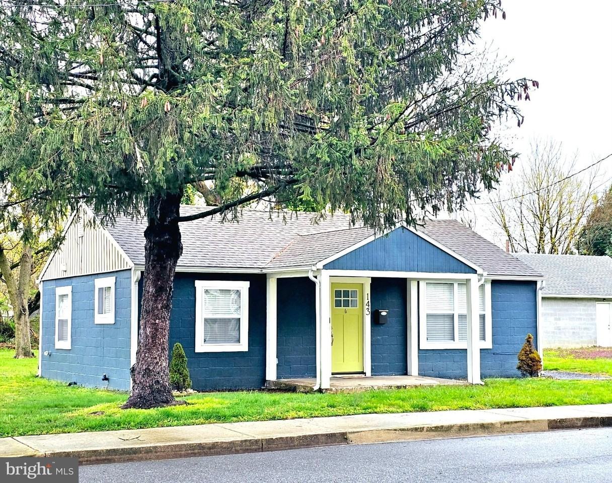 143 Mitscher Rd - Photo 3 of 25