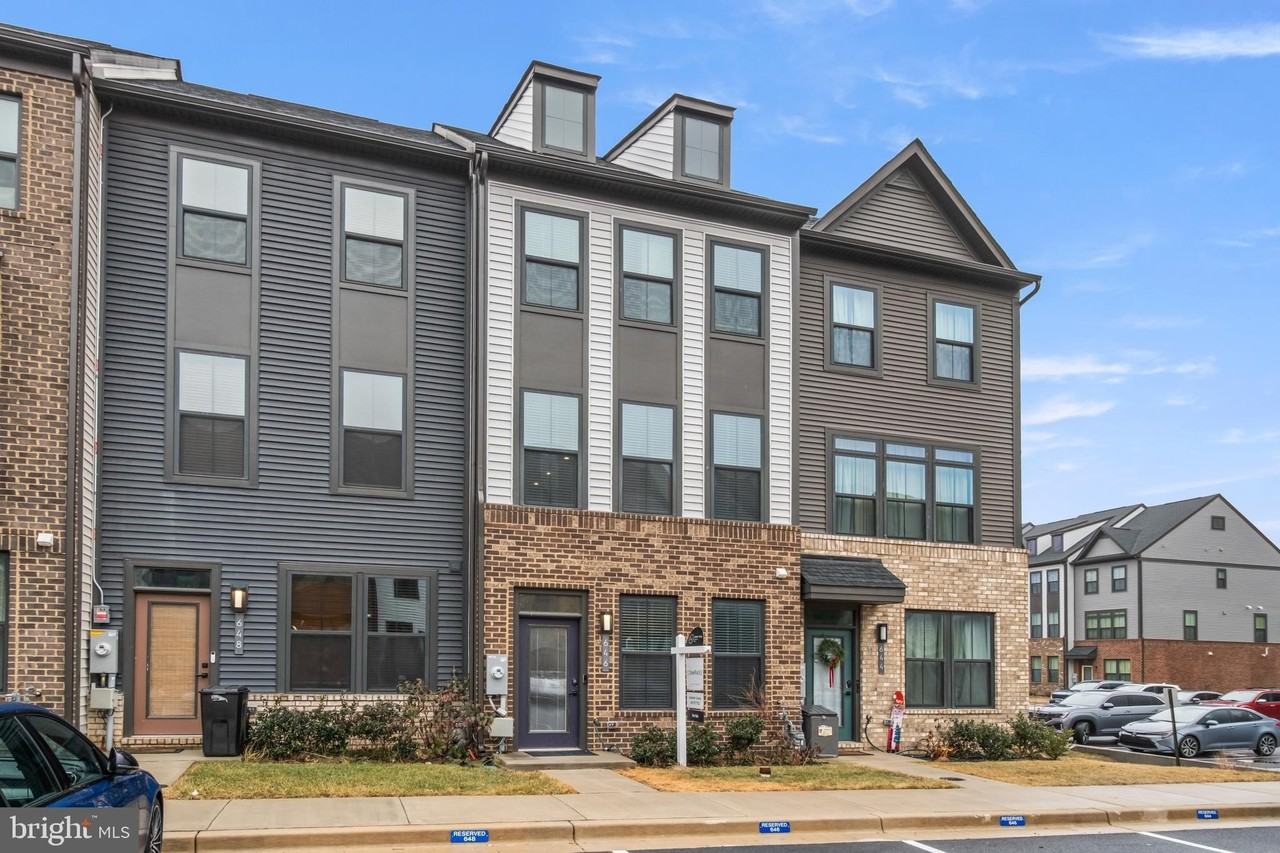 646 Lakemont Dr - Photo 3 of 41