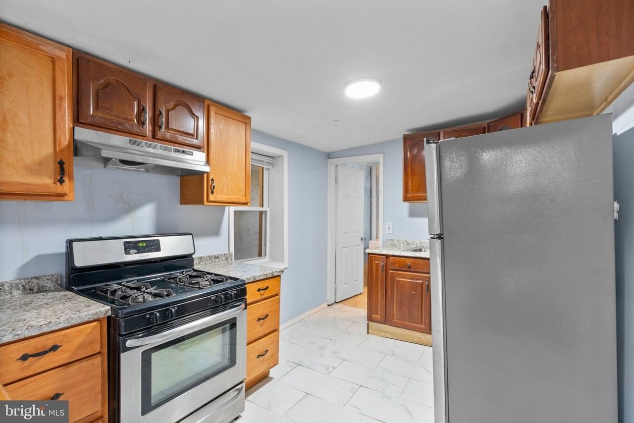 1818 E Pratt St Apt B - Photo 2 of 21