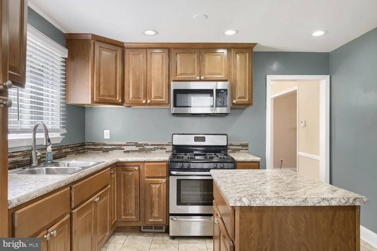 6609 Fairdel Ave - Photo 2 of 31