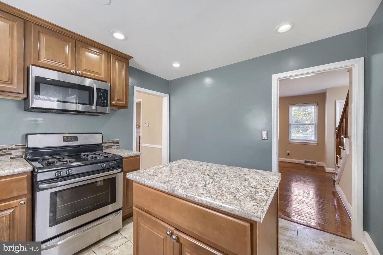 6609 Fairdel Ave - Photo 3 of 31