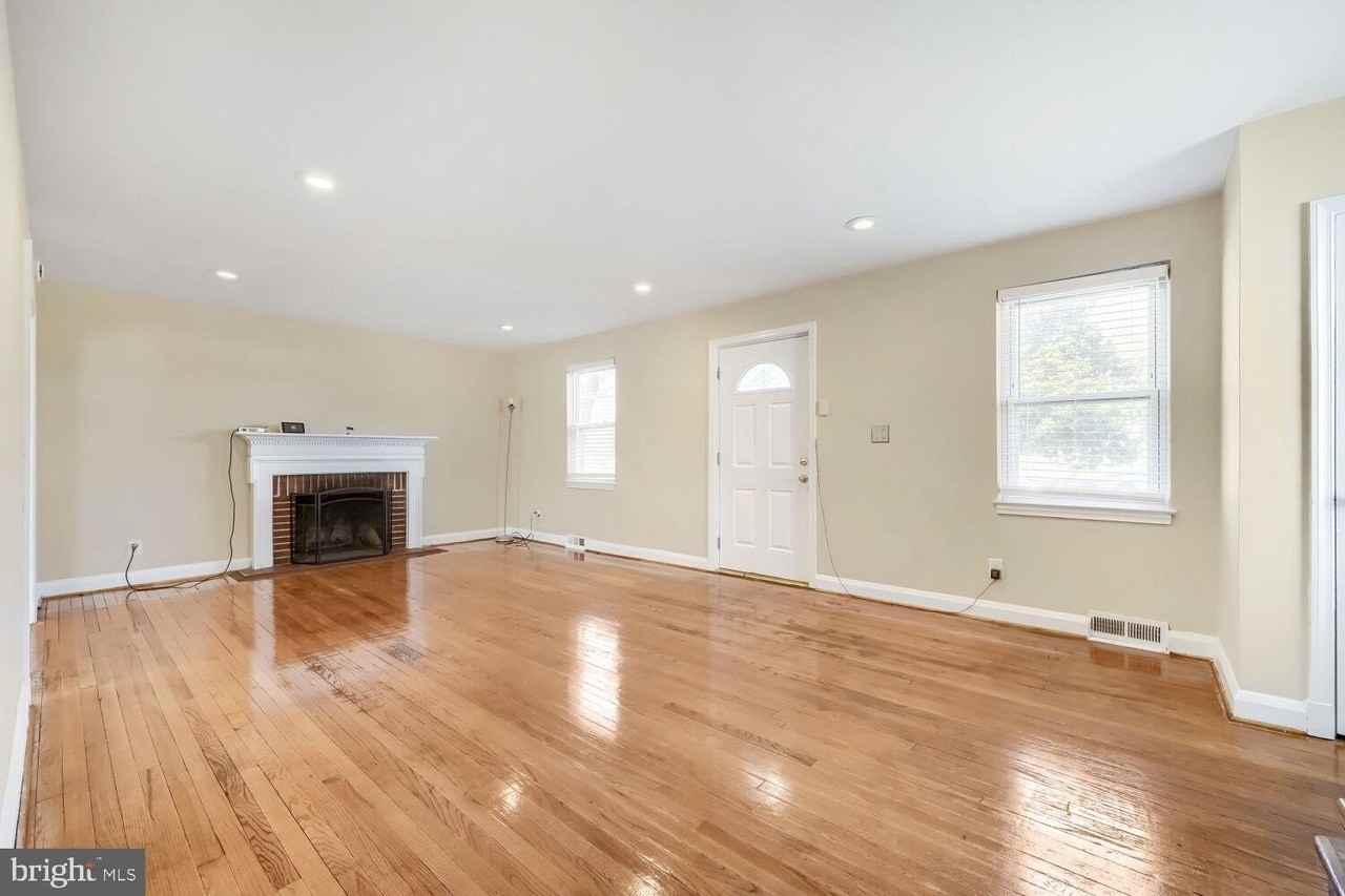 6609 Fairdel Ave - Photo 7 of 31