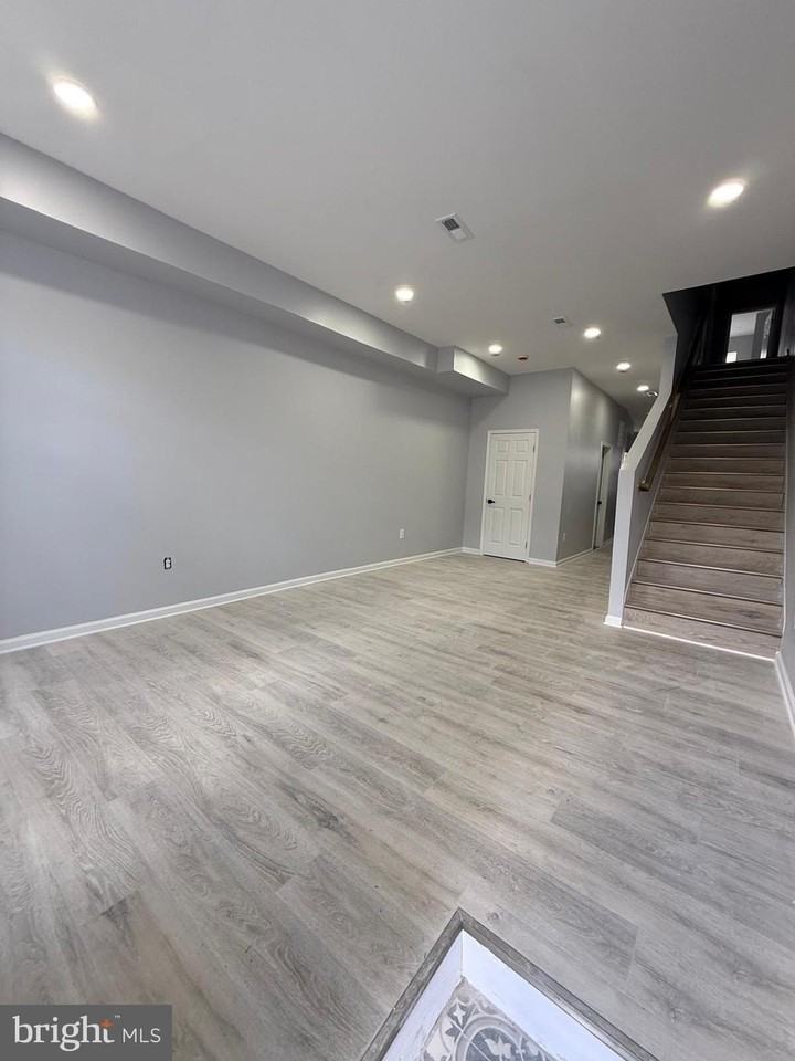 1806 N Mount St - Photo 2 of 34