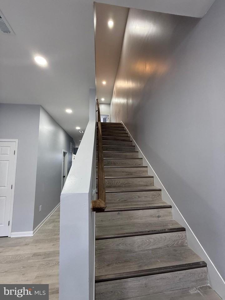 1806 N Mount St - Photo 3 of 34